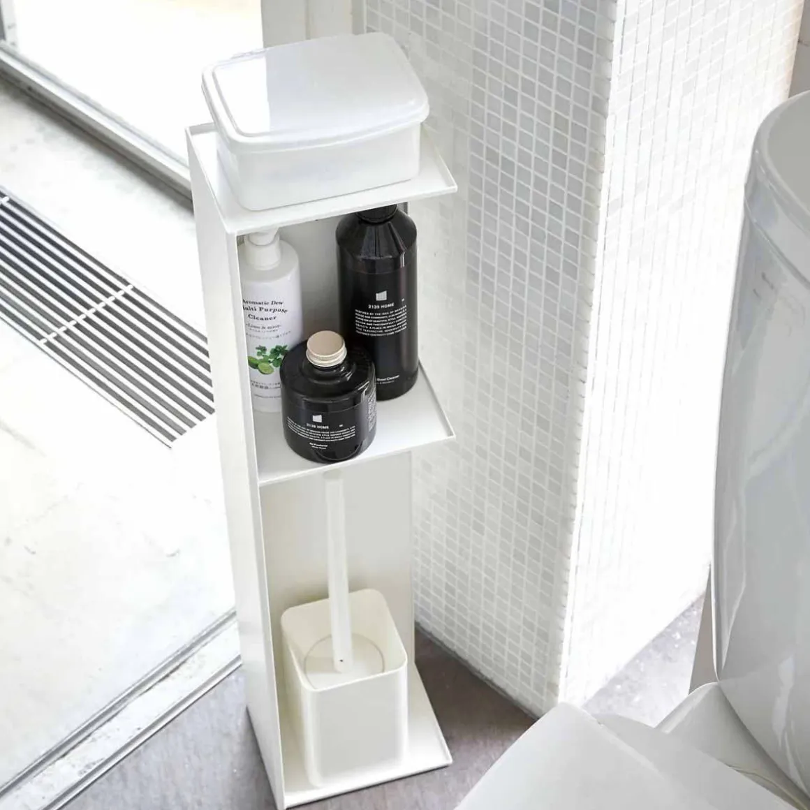 Colonne de rangement pour WC