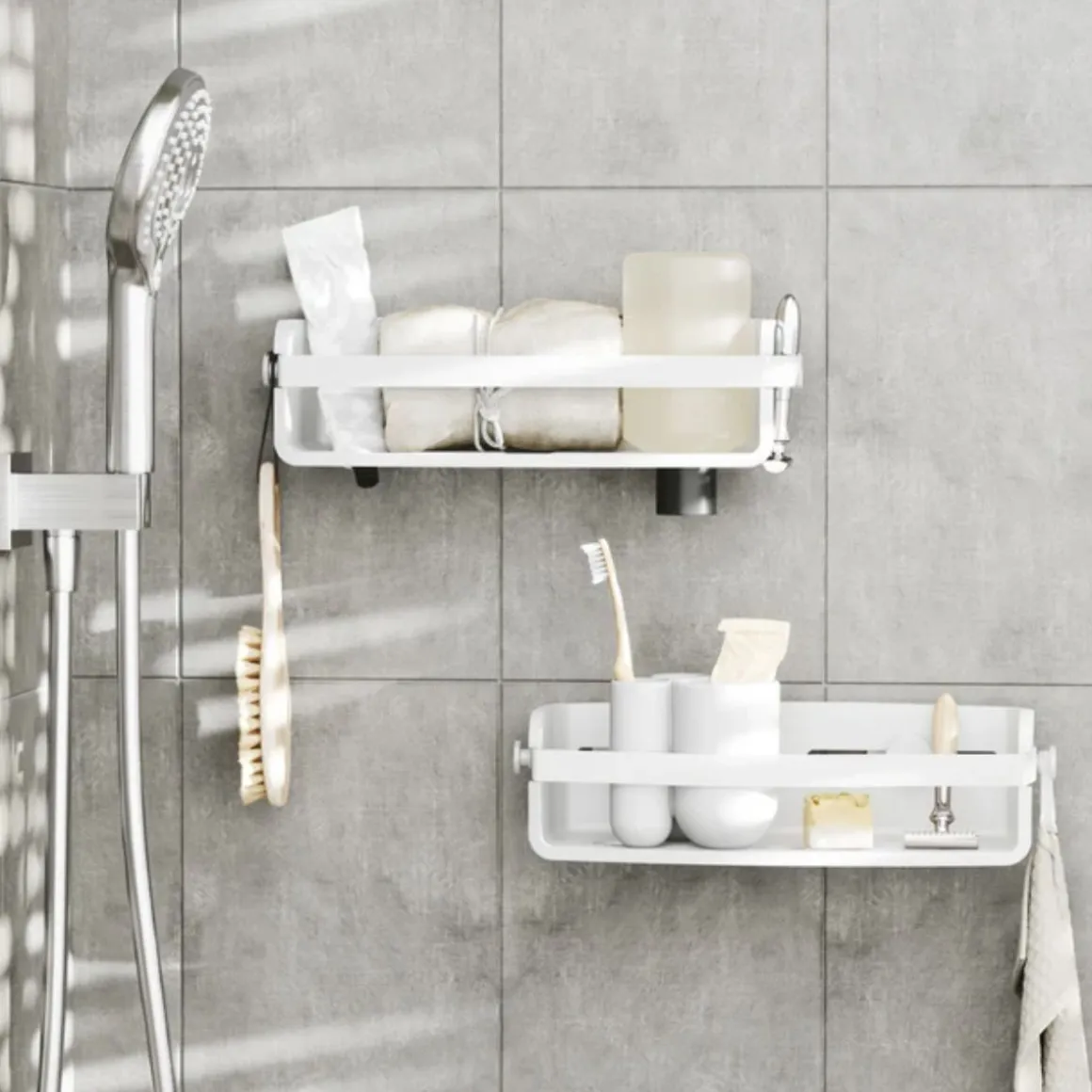 Etagère de douche adhésive