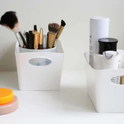 Petit rangement en plastique blanc