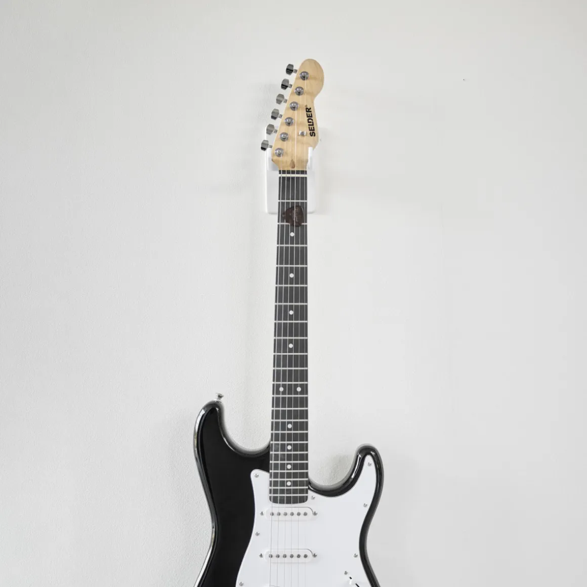 Support mural blanc pour guitare